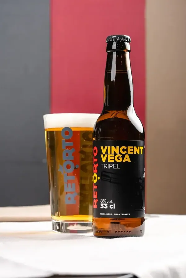 Vincent Vega with its glass, on my table