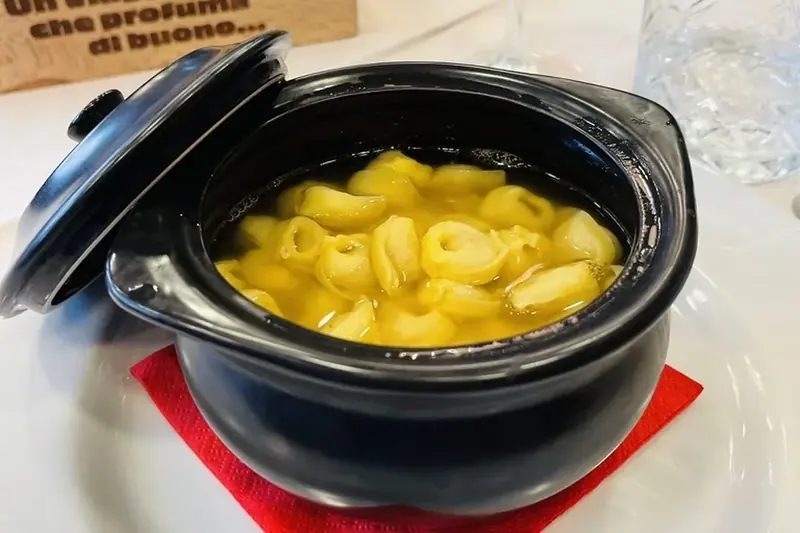 I Tortellini in Brodo del mio fuori menù d’autunno, nella cocotte