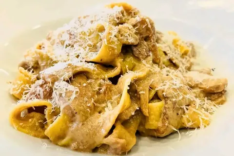 Le Pappardelle del Bosco con Funghi Porcini e Parmigiano Reggiano 60 mesi
