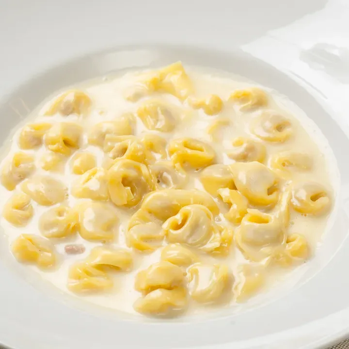 Tortellini 24 mesi, il piatto della carta