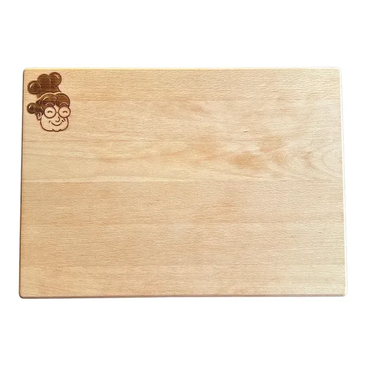 Il tagliere grande di legno di faggio con la Nonna incisa nell'angolo
